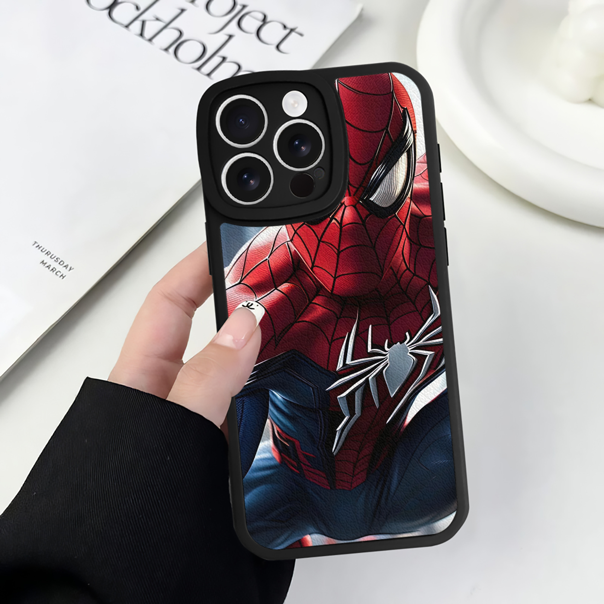 （画像用） Spider Man スパイダーマン 【iPhone 16シリーズ対応】シリコンスマホケース（レザー調） 材質：シリコン